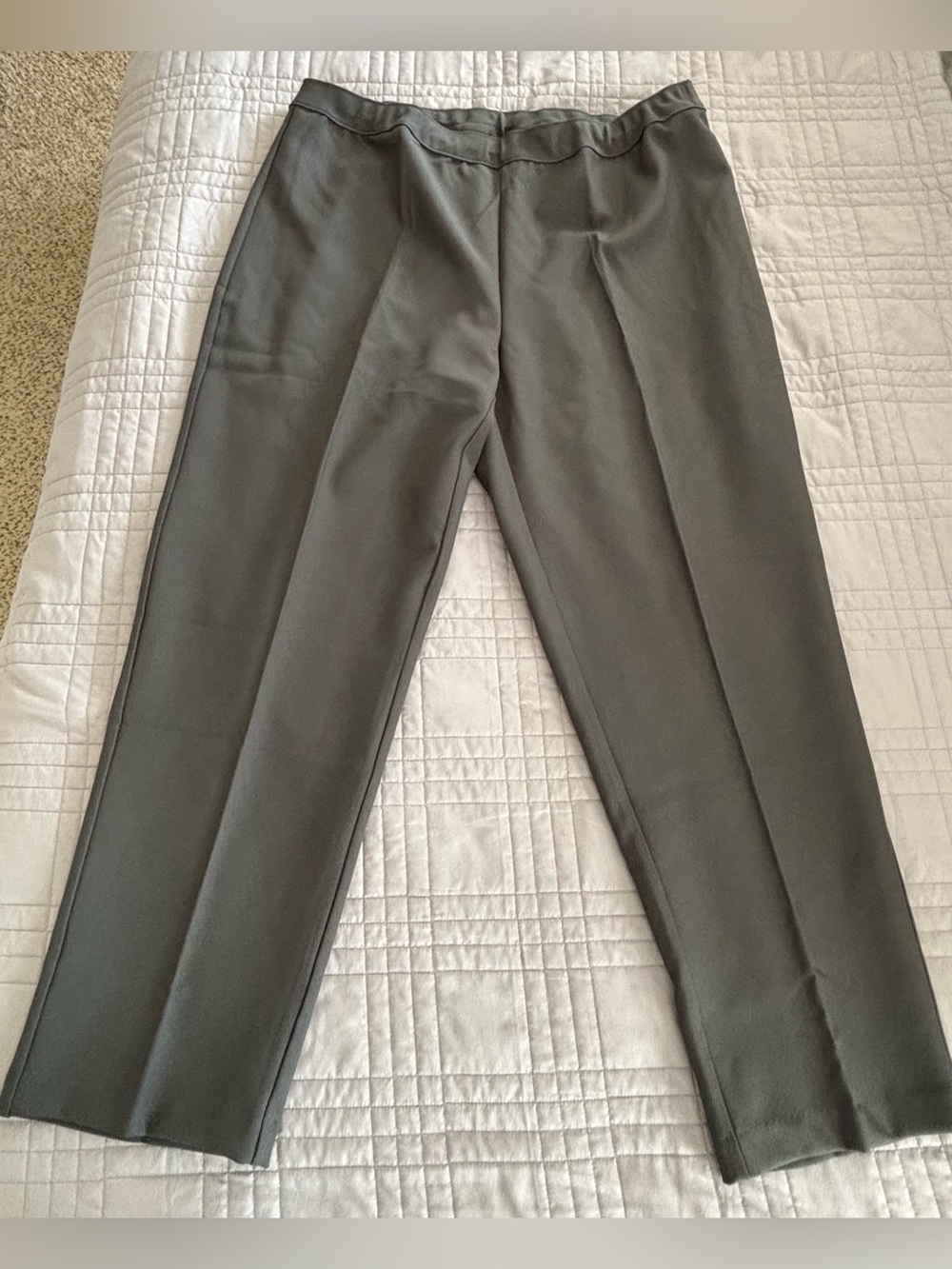 Bend Over Women's Straight-Leg Dress Pants in Charcoal Gray